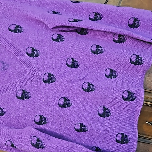 Skull Cashmere Sweaters Skull Cashmere V Neck Pull Over Sweater